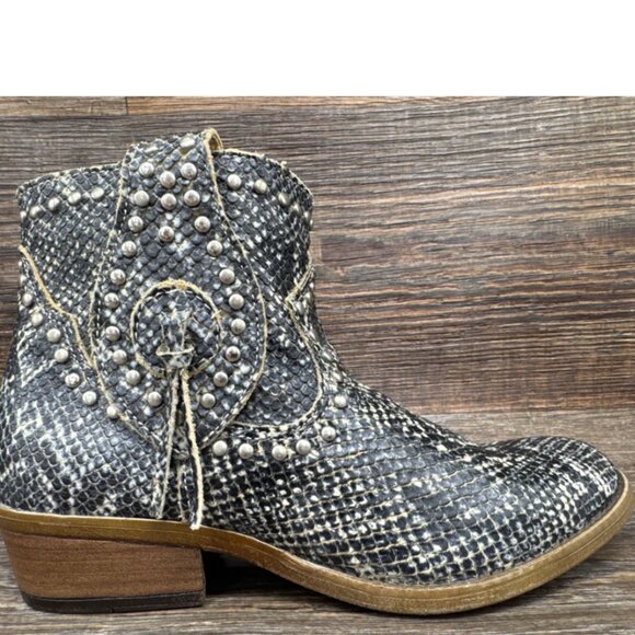 NEW DINGO Made In Mexico Leather Clementine Booties snake gray for women 725 3m7 - Picture 1 of 5